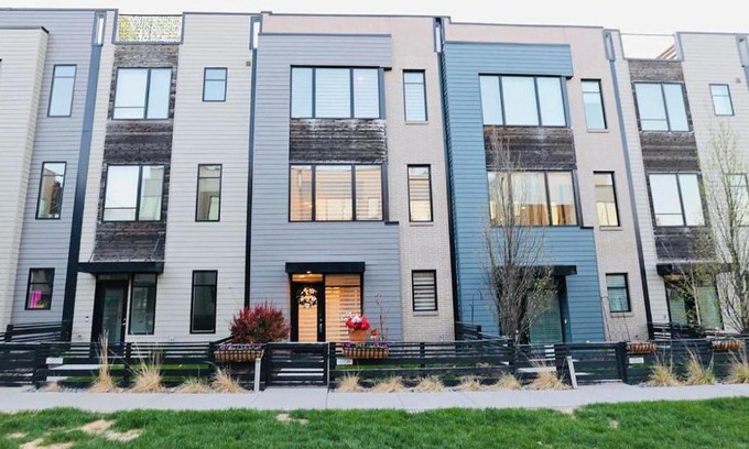 Dahlman House | Modern Townhome Near Downtown walk to CWS!