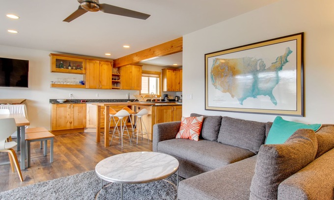 Purgatory Condo | Modern Townhouse w/WiFi, Ski & Mountain Views, Pool - Walk to Slopes