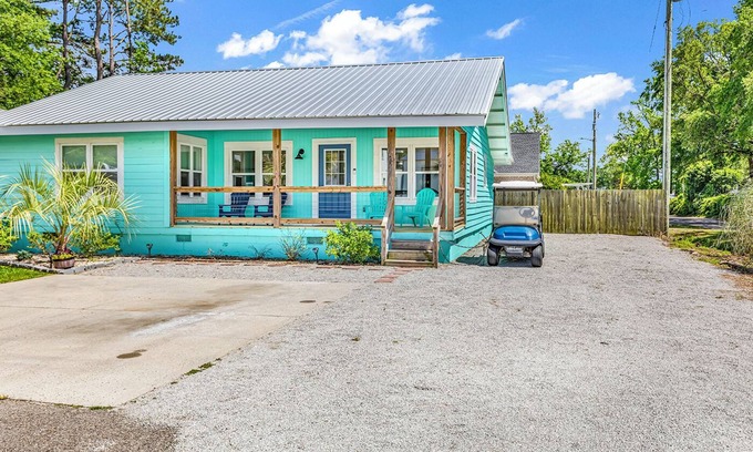 Garden City House | Modern Tropical Bungalow-Golf cart! Pet friendly. Sleeps 8