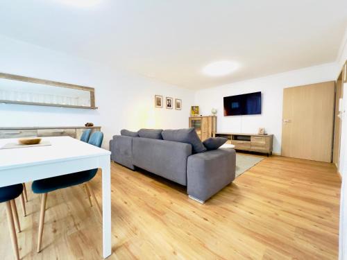 Fachbach Apartment | Modern und lichtdurchflutet - Ferienwohnung mit Terrasse