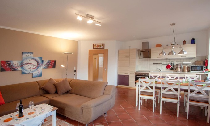 Fleeth Condo | Modern vacation apartment 250 m to the lake, south-facing terrace and barbecue, fully fenced.