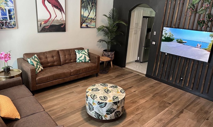 North Miami House | Modern Vacation Home with pool- Conveniently located to Restaurants & Beach