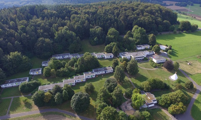 Hubingen House | Modern vacation home for 4 people in park-like grounds