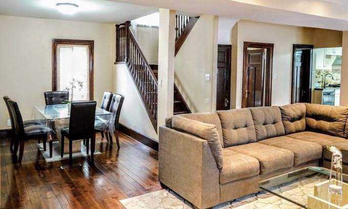 Niagara Falls House | Modern Vintage π Spacious Home w/Netflix mins to Clifton Hill, Falls & Casino