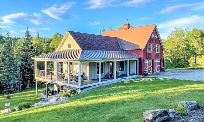 Mount Holly House | Modern VT Farmhouse w/Hot Tub - 10 mins to Okemo