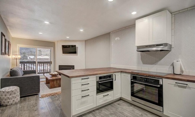 Frisco Apartment | Modern with Hot Tub & Pool by Ski Country Resorts