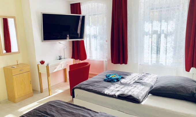 Grimma Apartment | Moderne Ferienwohnung mit 2 Schlafzimmern, Küche und Bad