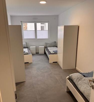 Alzey Apartment | Moderne Wohnung für 4 Personen mit extra Schlafzimmer, Wohnzimmer & Balkon