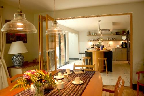 Abbess Roding House | Modernised seven bedroom country house and garden with hot tub