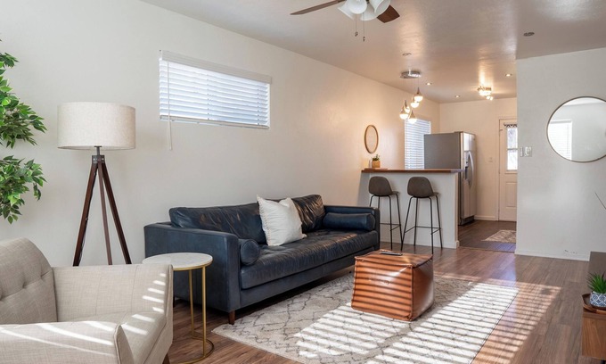 Camelback East Apartment | Modernized Midtown PHX Private 2BR – Pet Friendly!