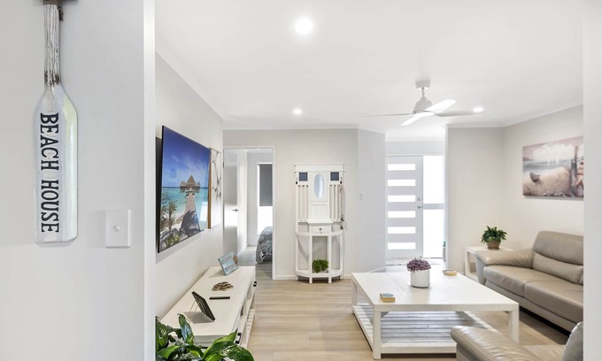 Moffat Beach House | Moffat Escape - Dog friendly holiday house