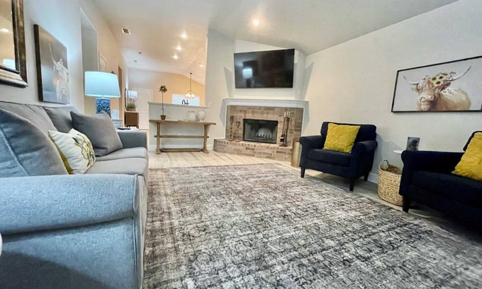 Lubbock House | Mojave Mirage - 3BR 2BA - New in South Lubbock