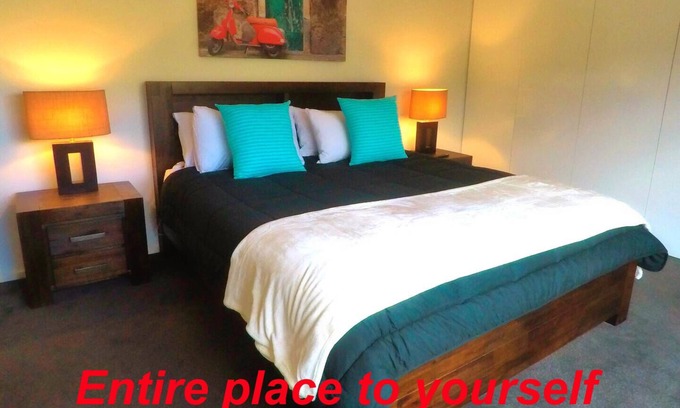 Glenorchy Apartment | Monaaray Studio-10 minutes drive from Hobart's CBD and only 5 minutes from MONA.