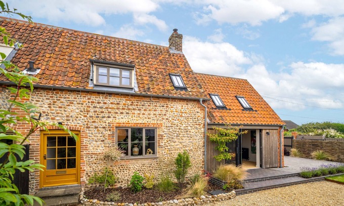 Aldborough Cottage | Monarc House (Sleeps 6) by Big Skies Holiday Cottages