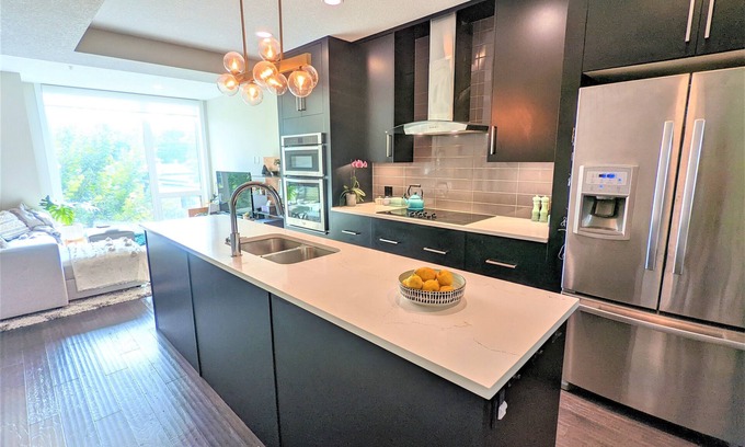 East Village Condo | Monki Di Executive Suites - GLAS - Luxury Inner City Home 3 min to Downtown w Private Rooftop Patio Fireplace