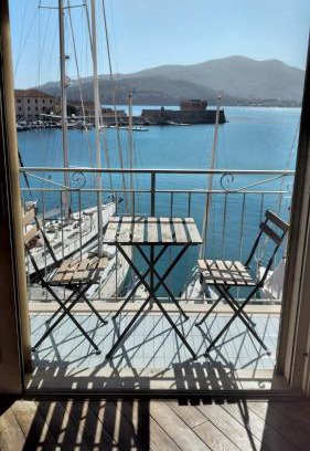 Portoferraio Old Town Apartment | Monolocale La Darsena