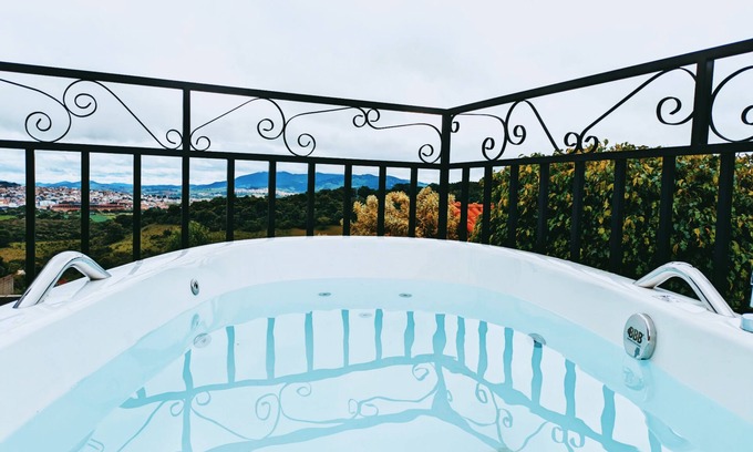 Pouso Alegre House | MONTANHA Container Mini-Scooter with Hydro ππ