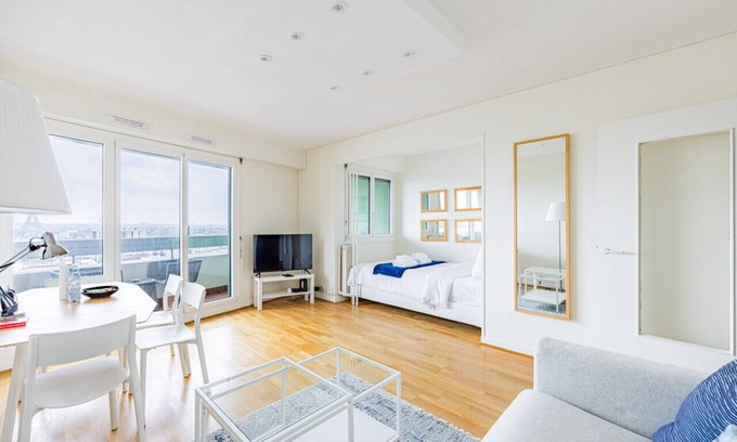 Necker Apartment | Montparnasse - Eiffel Tower view - Balcony