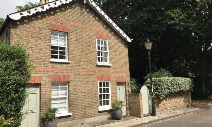 Twickenham Riverside Cottage | Montpelier Row Cottages, Terrace Cottage