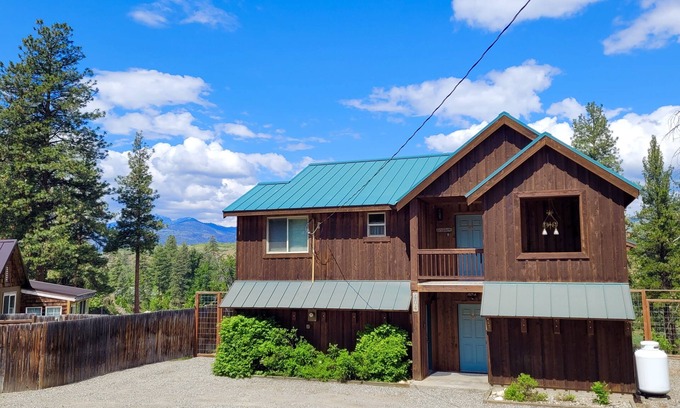 Winthrop Apartment | Moon River Suite-River Views, Walk to Winthrop!