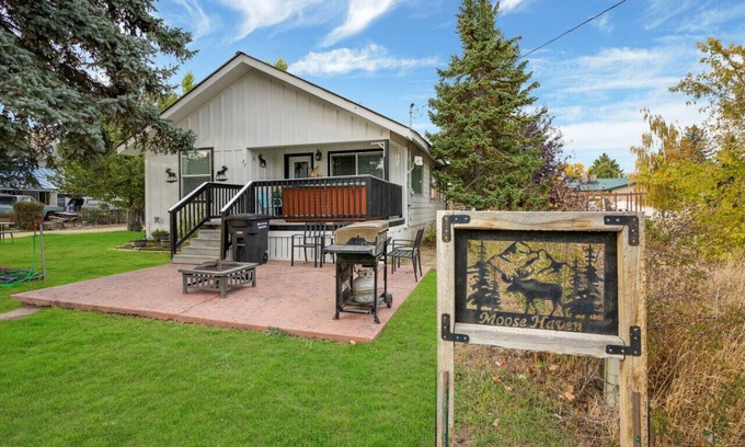 Garden City Apartment | Moose Haven | Pet Friendly Retreat w/Hot Tub
