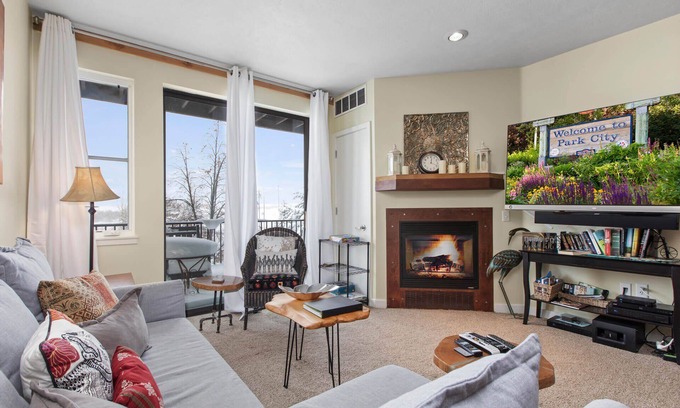 Park City Condo | Moose Mgmt at Stillwater 2013: Queen Bed(Casper)-Gym-Hot Tub-Parking-Game room