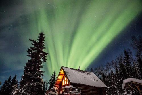 Fairbanks House | Moose Mountain Cabin- Cozy retreat with aurora views