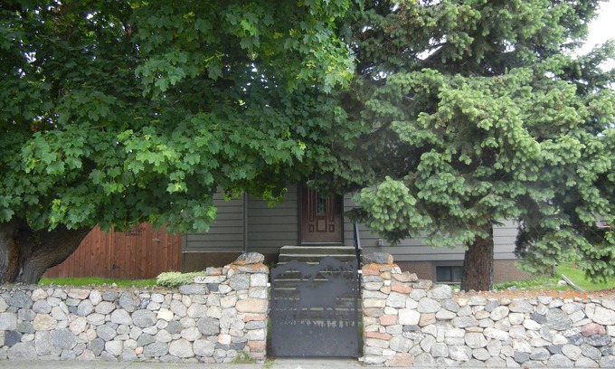 Red Lodge House | Moose Traks nCome stay in Downtown Red Lodge, 2 blocks from Broadway Street