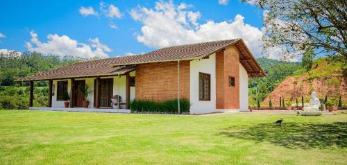 Doutor Pedrinho House | Morada Das Cerejeiras - Espaçosa e Ideal para Pets