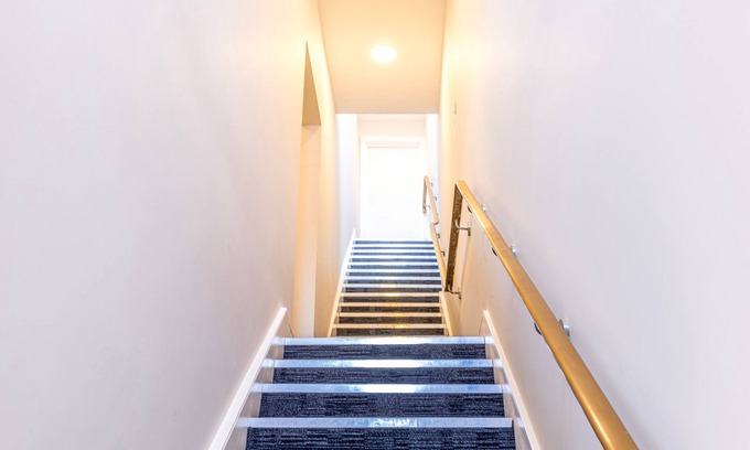 Abingdon Apartment | Morris Mews Apartment | Central | 7 Guests