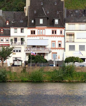 Zell Apartment | Mosel View Old Town Apartments