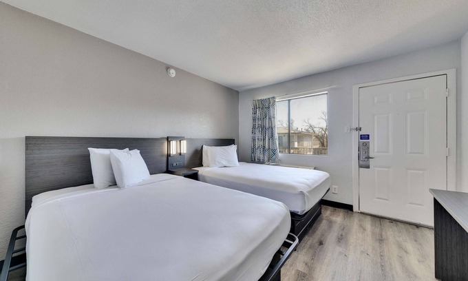 Parker Lane Hotel | Motel 6 Austin, TX - Airport - South