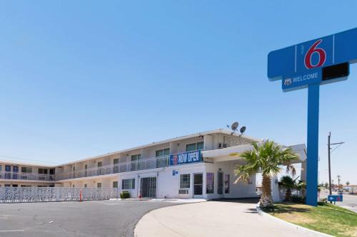 Barstow Hotel | Motel 6-Barstow, CA - Route 66