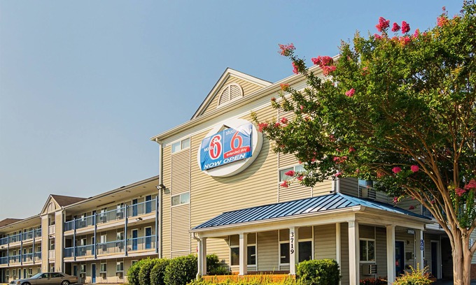Terry Sanford Hotel | Motel 6 - Fayetteville, NC - Fort Liberty Area