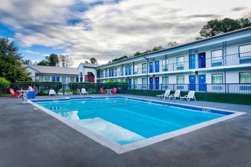 Gainesville Hotel | Motel 6-Gainesville, GA