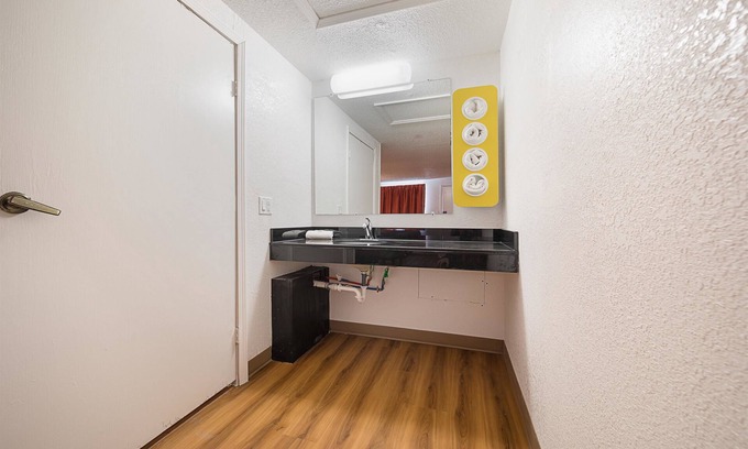 Athol Springs Hotel | Motel 6 Hamburg, NY