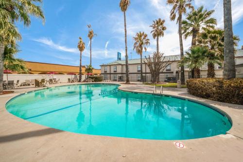 Bonanza Hotel | Motel 6-Laredo, TX - North I-35