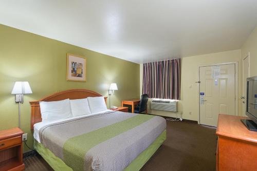 Livingston Hotel | Motel 6-Livingston, TX