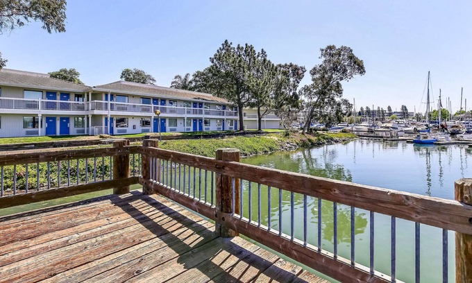 East Peralta Hotel | Motel 6 Oakland, CA - Embarcadero