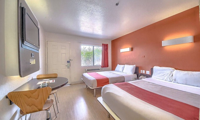 Wetmore Hotel | Motel 6 San Antonio, TX - Fiesta