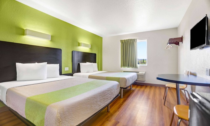 Tyrone Hotel | Motel 6 Silver City, NM
