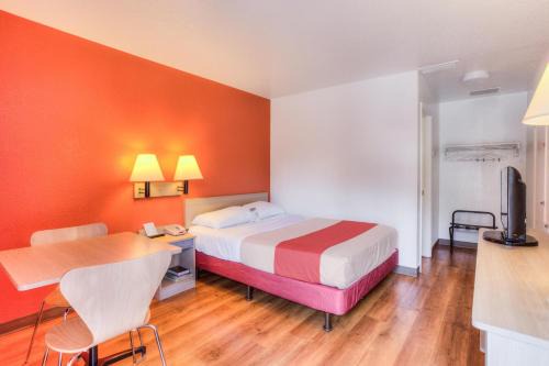 Lake Oswego Hotel | Motel 6-Tigard, OR - Portland South - Lake Oswego