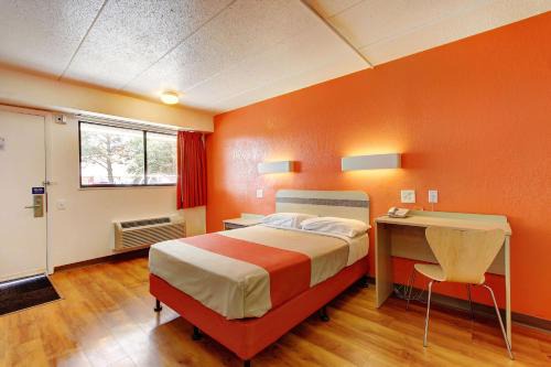 York Hotel | Motel 6-York, PA