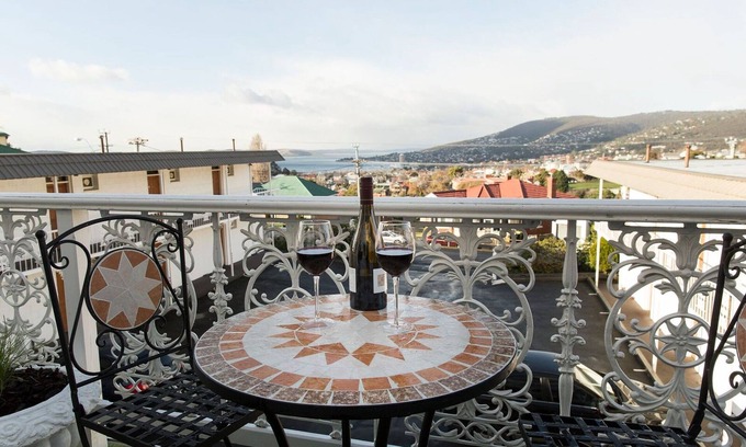 Hobart Central Business District Hotel | Motel Mayfair on Cavell