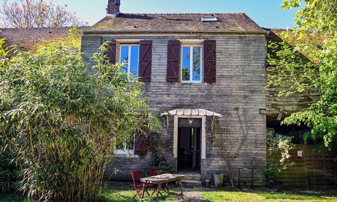 Chateau-Landon House | Moulin de Moucheny 200m² by the river, only 100 km from Paris