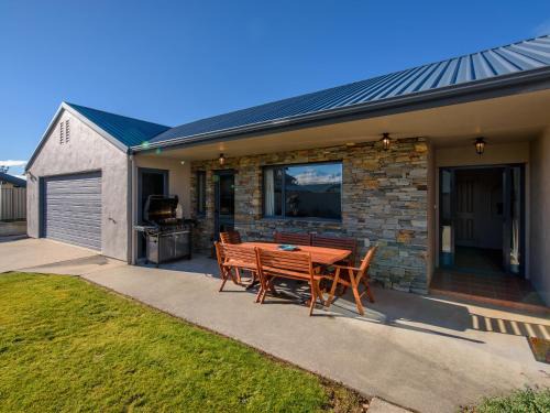 Wanaka House | Mount Iron Magic - Wanaka Holiday Home