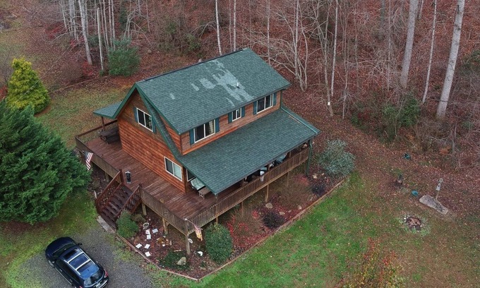 Robbinsville Cabin | Mountain Cabin with Wrap-Around Porch and Creek near the Dragon’s Tail
