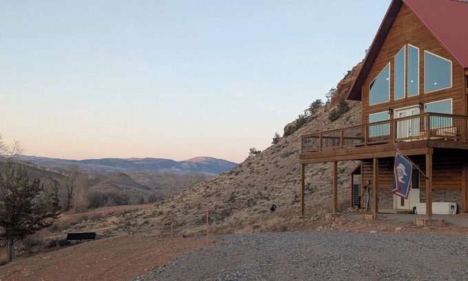 Dubois House | Mountain Escape: Incredible Views & Cozy Interior. Your Adventure Awaits!
