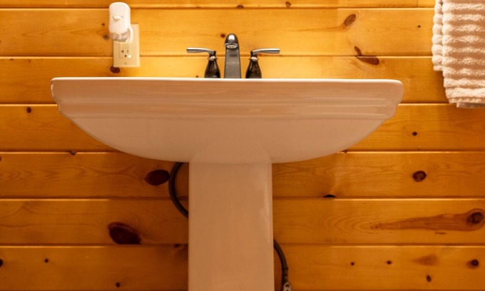 Elkins Cabin | "Mountain Escape: The Moose - Sleeps 11 Guests!"
