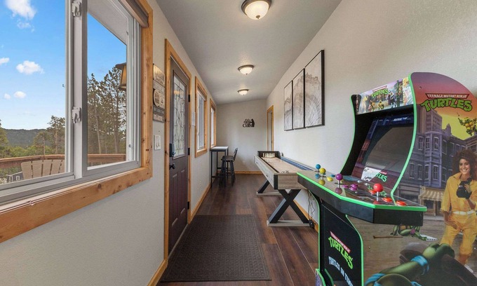 Black Hawk House | Mountain Escape w Hot Tub,Games &Views! Sleeps 12!
